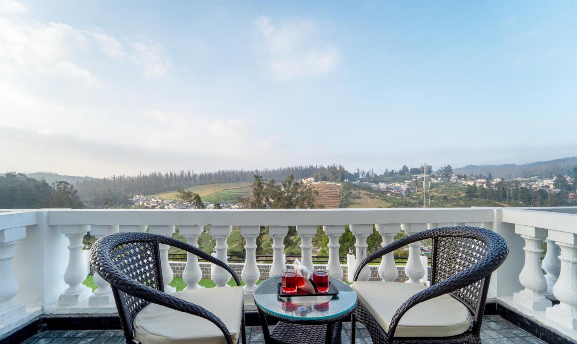 Treebo Skydale Premium Suites, 1500 Mtrs From Ooty Lake Esterno foto