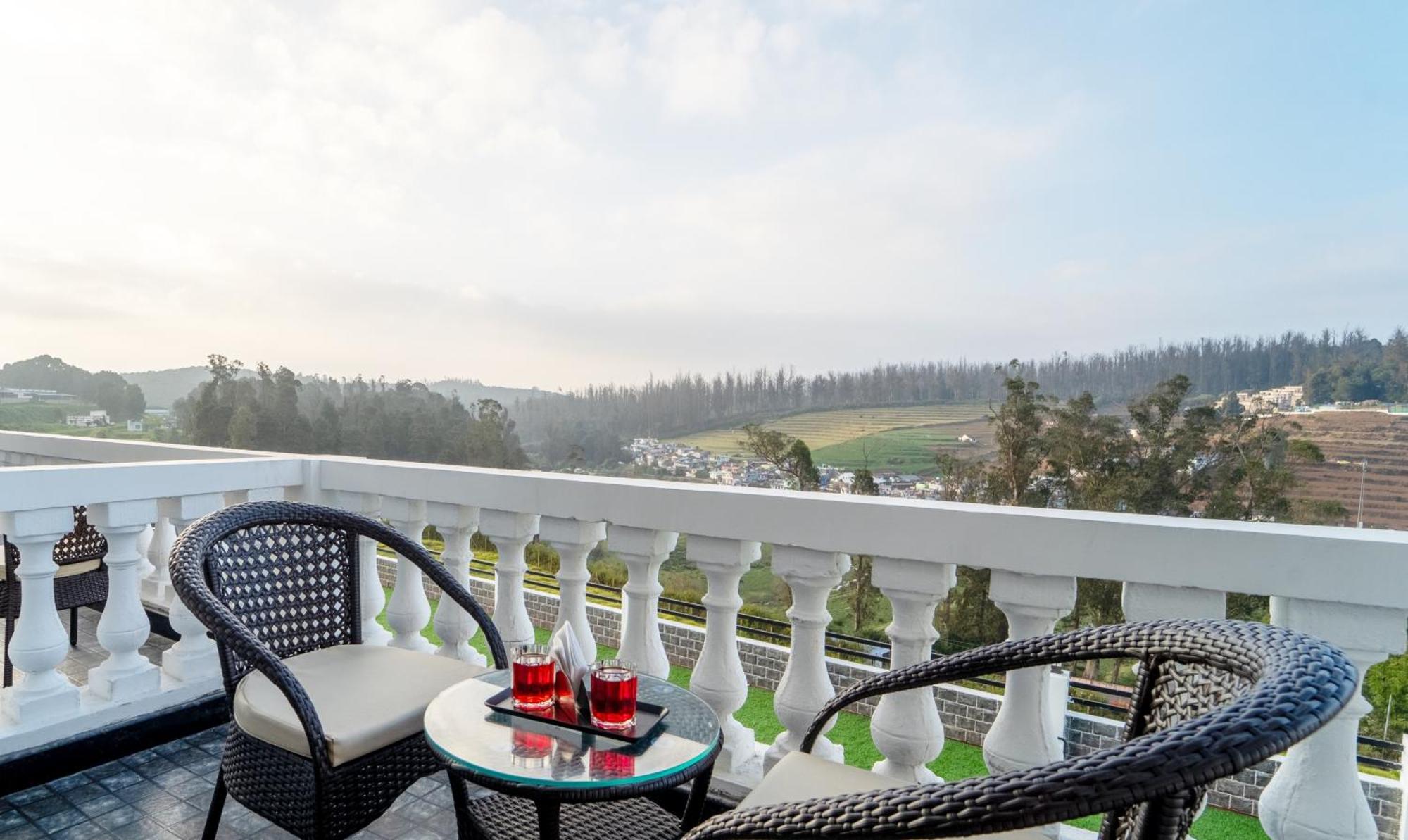 Treebo Skydale Premium Suites, 1500 Mtrs From Ooty Lake Esterno foto